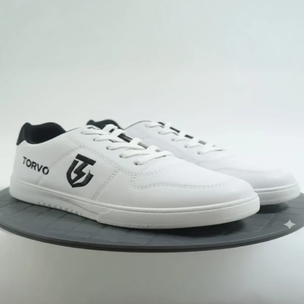 كوتشي سنيكرز ابيض كوتشي سنيكرز ابيض